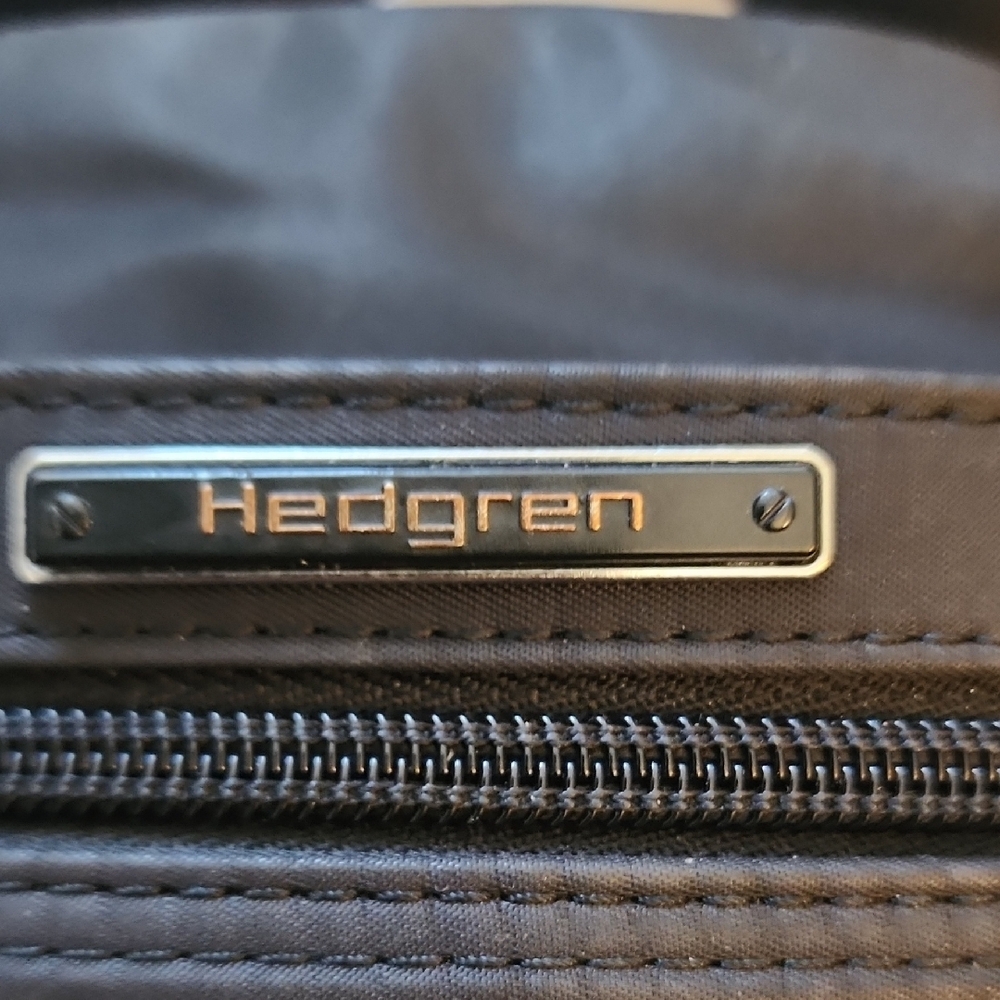 Hedgren Black Messenger Bag. EUC. - Picture 2 of 12